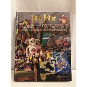 The Official‎ Harry Potter Crochet Wizardry Pattern Book Wizarding World